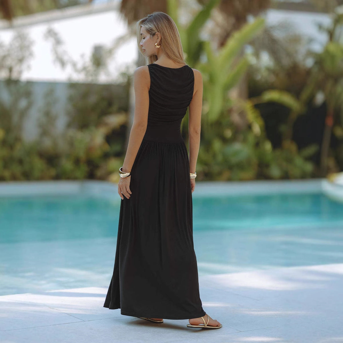 Robe Longue Évasée Sans Manches – Élégance Naturelle & Silhouette Sublimée