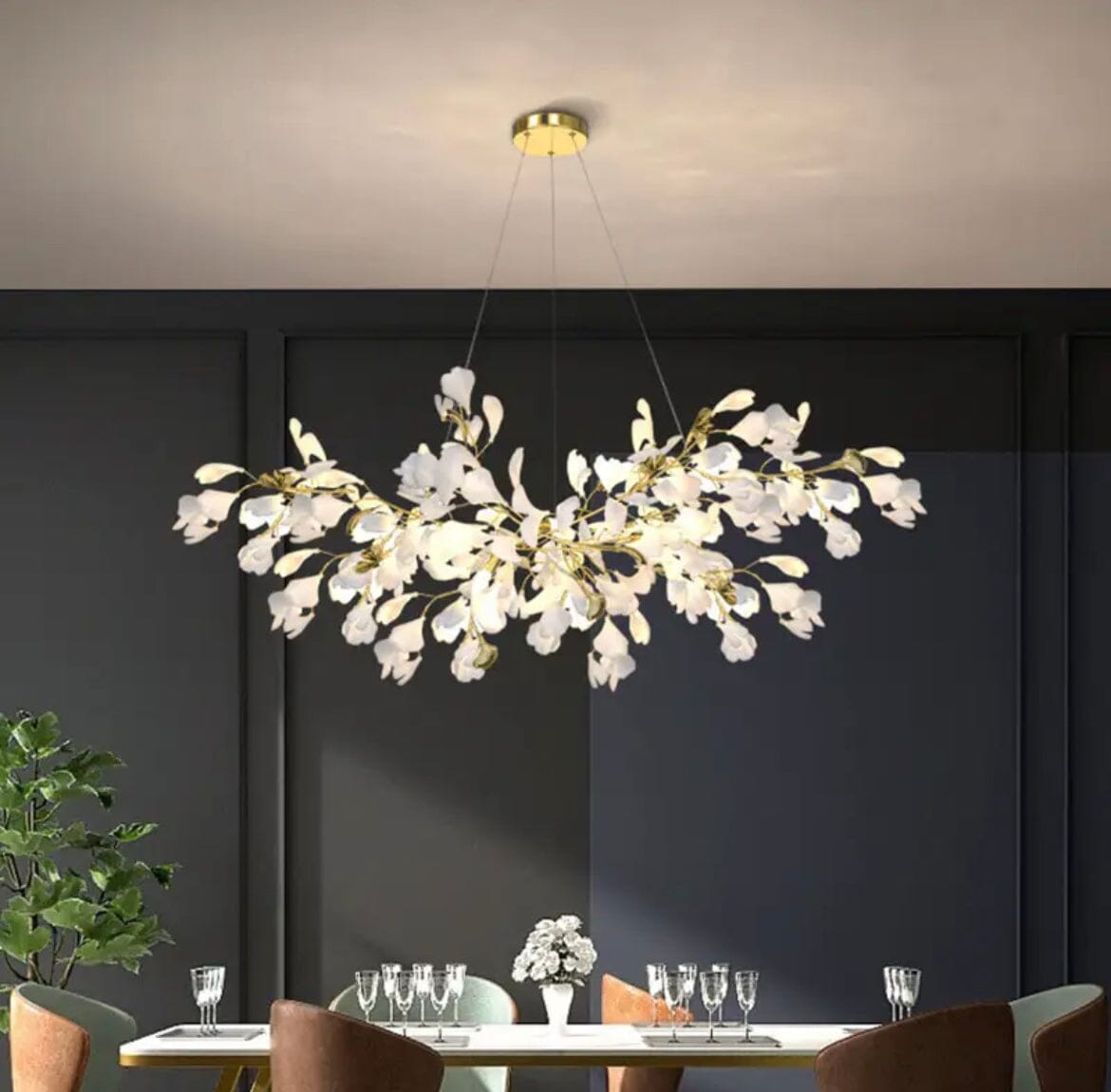 Lampadario a petali di ceramica