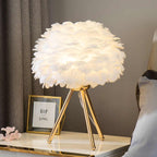 Regulowana lampa stołowa z luksusowymi piórami – Pluma