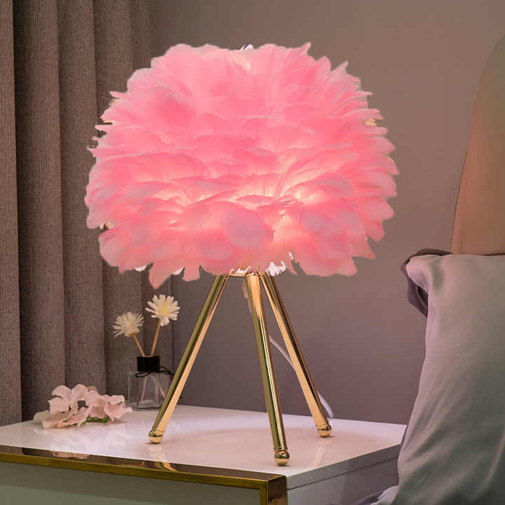 Regulowana lampa stołowa z luksusowymi piórami – Pluma
