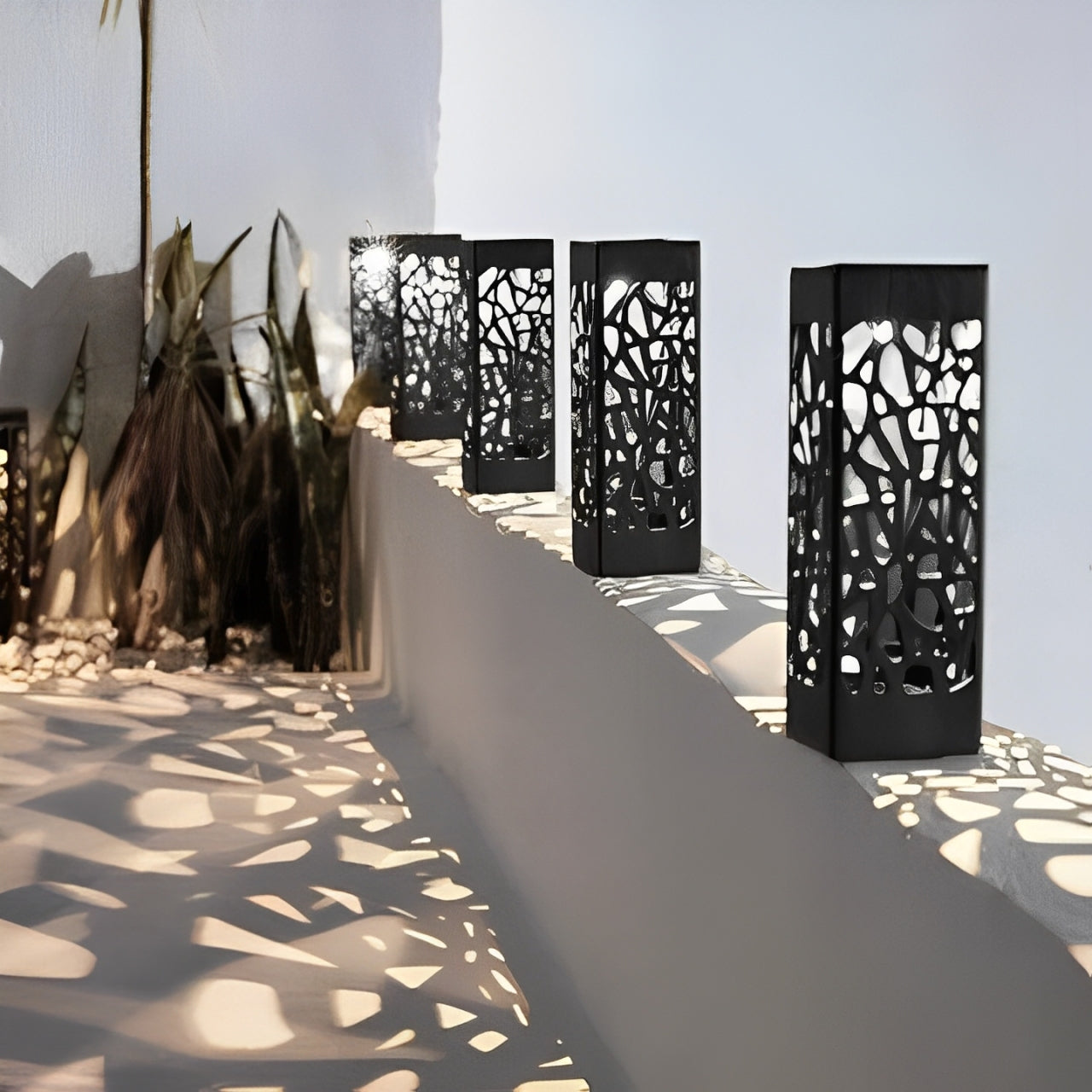 Vellina - Solar Garden Light Pole - Wireless Solar Outdoor Lamp