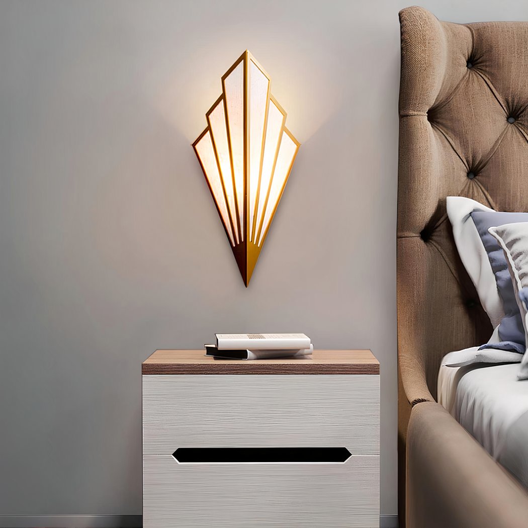 Vellina - Wall lamp with geometric diamond design