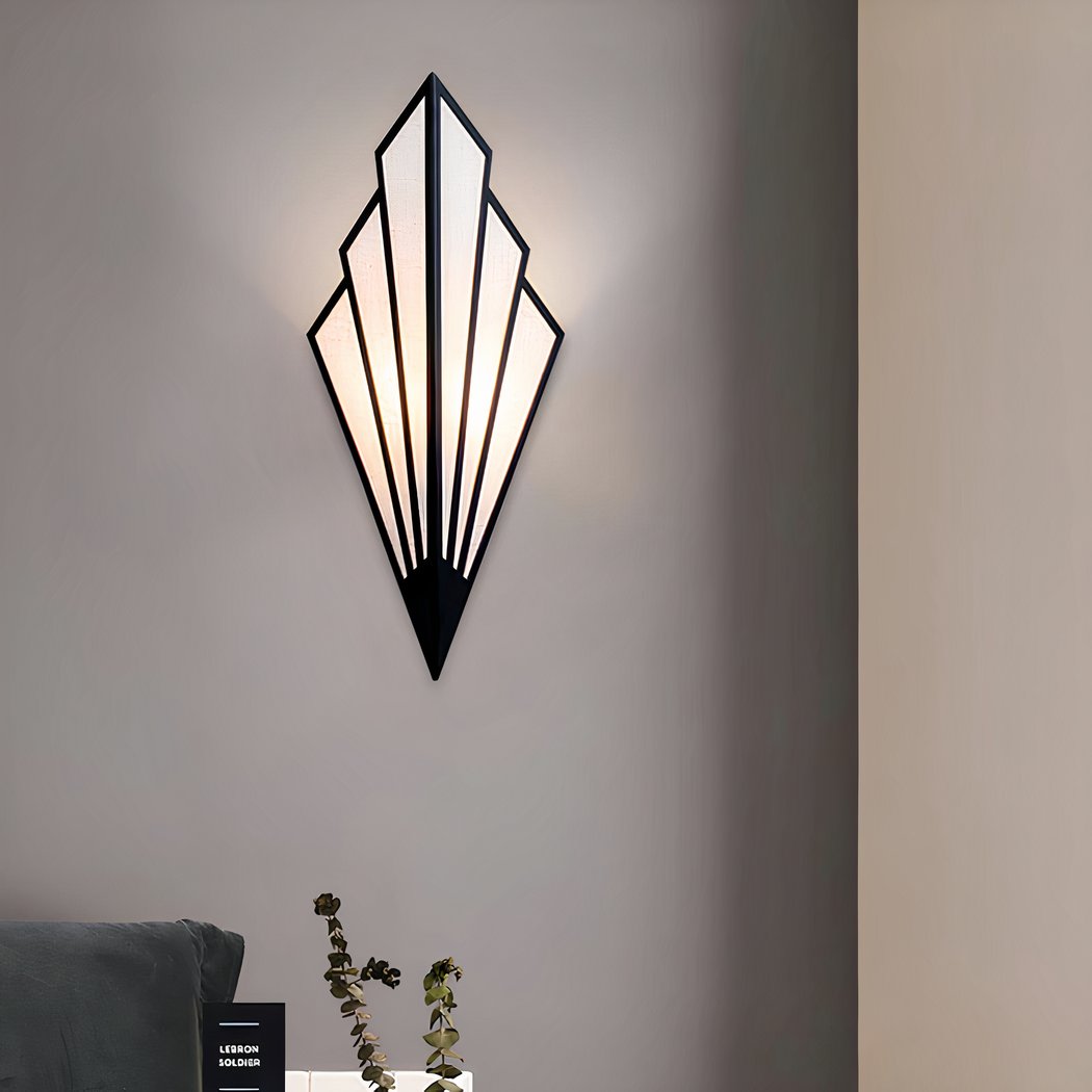 Vellina - Wall lamp with geometric diamond design