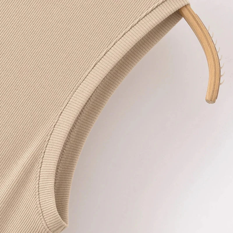 Robe Minimaliste Élégance Urbaine