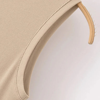 Robe Minimaliste Élégance Urbaine