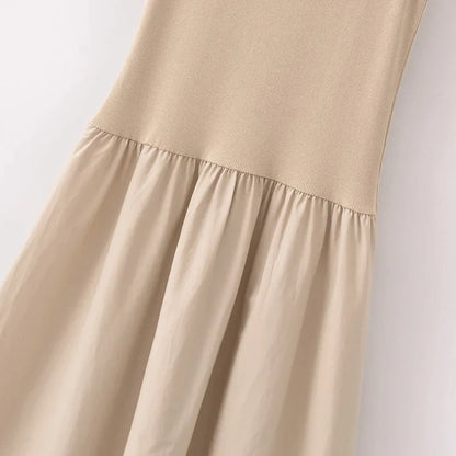 Robe Minimaliste Élégance Urbaine