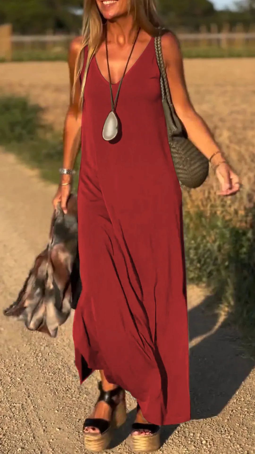 Robe Longue Noire Éclat Solaire – Élégance Minimaliste & Liberté